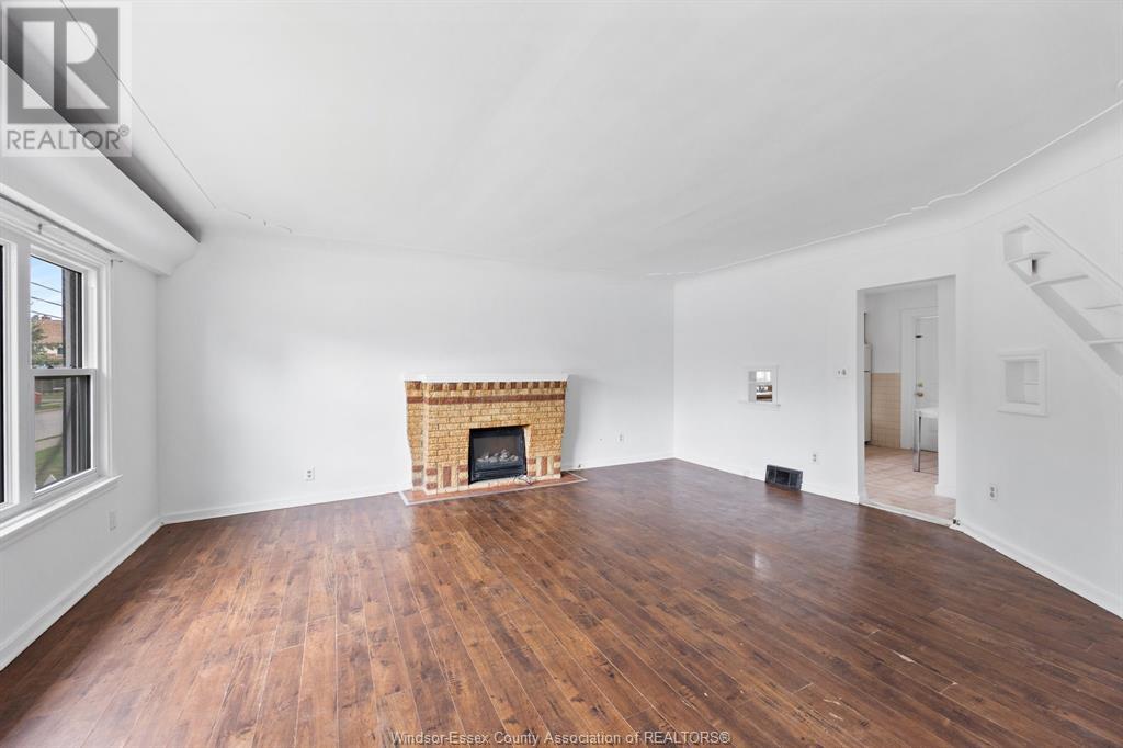 Property at 1056 SHEPHERD STREET East image 4