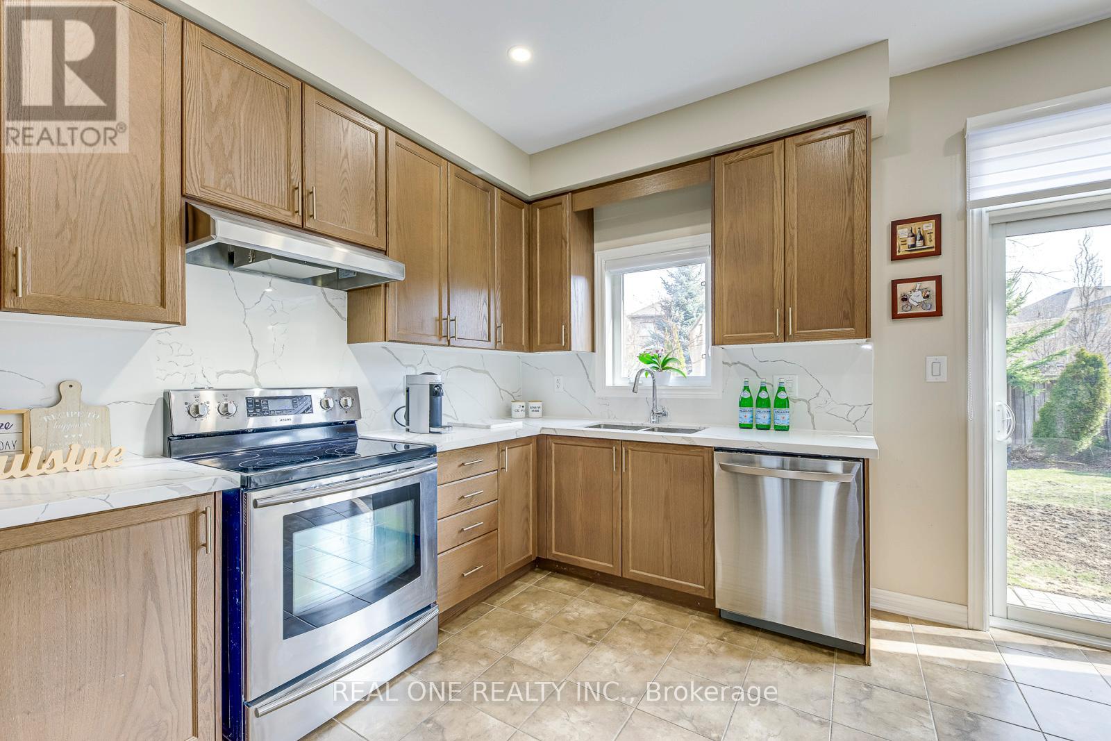3133 Hiram Terrace, Oakville (Go Glenorchy), Ontario  L6M 0P7 - Photo 15 - W12228403