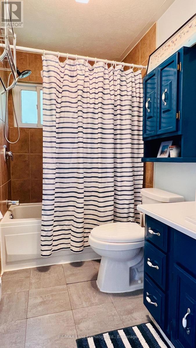 401 Oki Court, Huron-Kinloss, Ontario  N2Z 2X3 - Photo 14 - X12220802