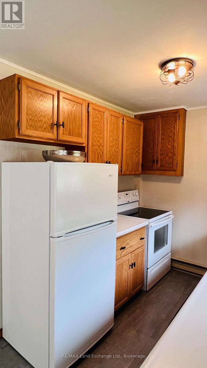 401 Oki Court, Huron-Kinloss, Ontario  N2Z 2X3 - Photo 12 - X12220802