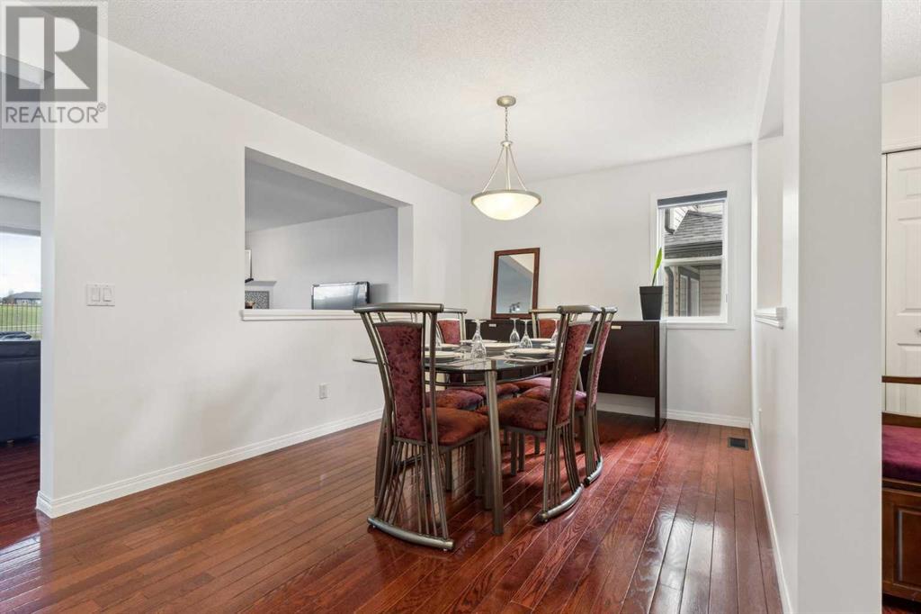 Property at 160 Rockywood Park NW image 4