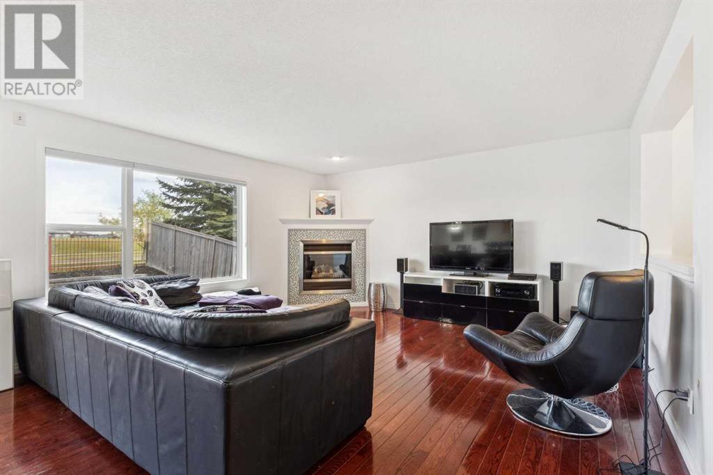 Property at 160 Rockywood Park NW image 5