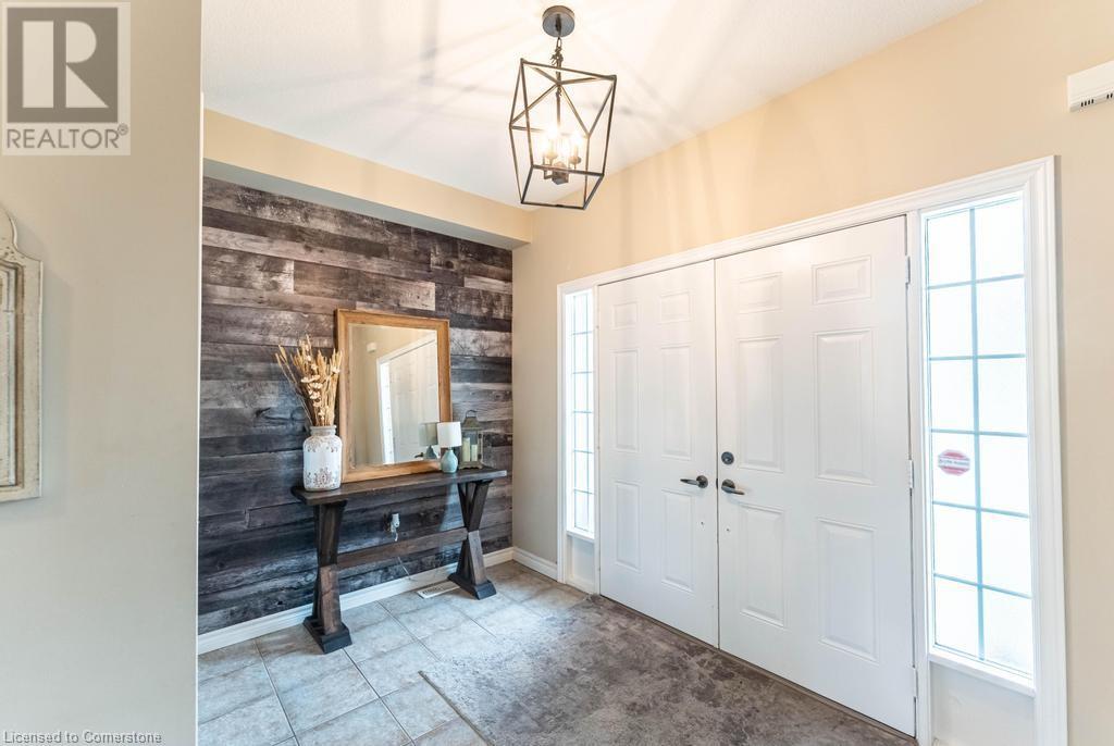 Property at 127 GARINGER Crescent image 3