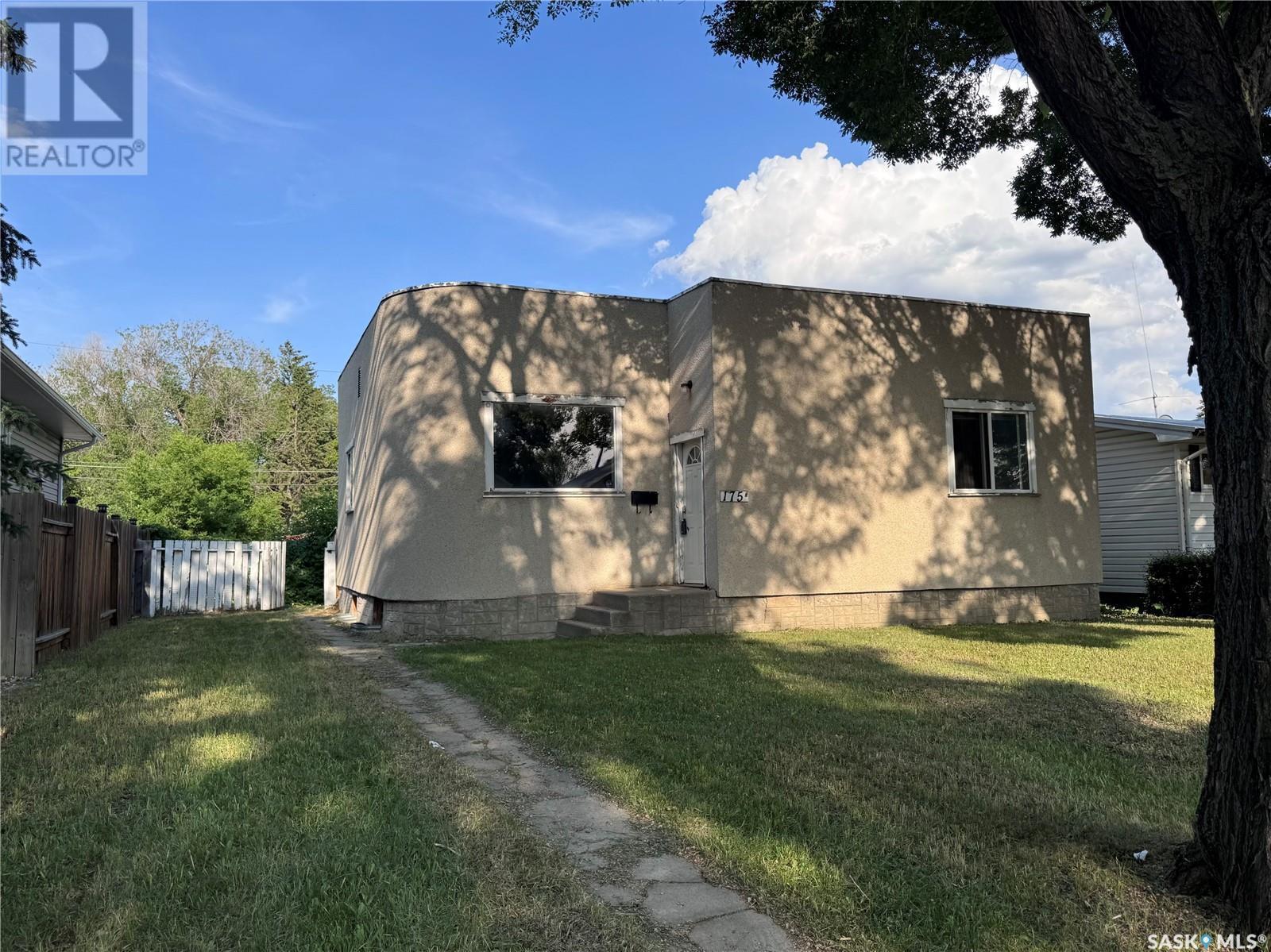 175 Smith STREET N, regina, Saskatchewan