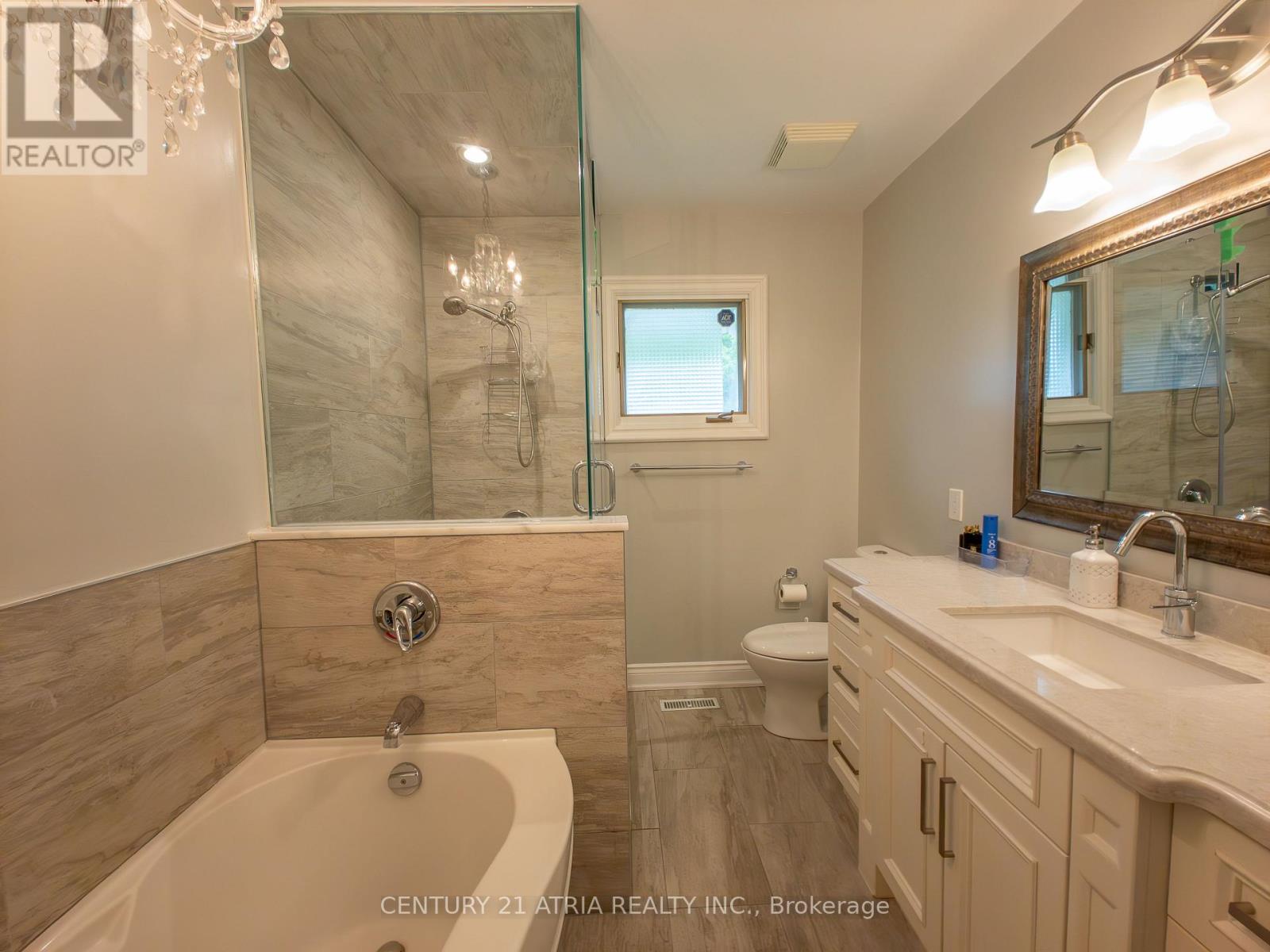 2 Norwich Drive, Markham, Ontario  L3P 6R9 - Photo 9 - N12223248