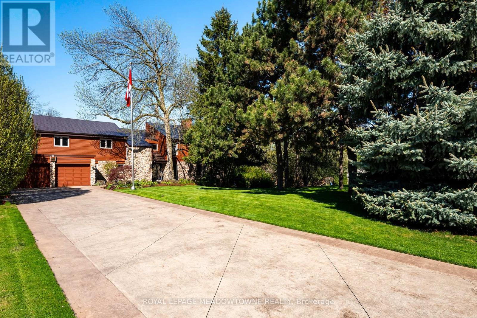 Property at 28 PINE TREE CRESCENT image 3