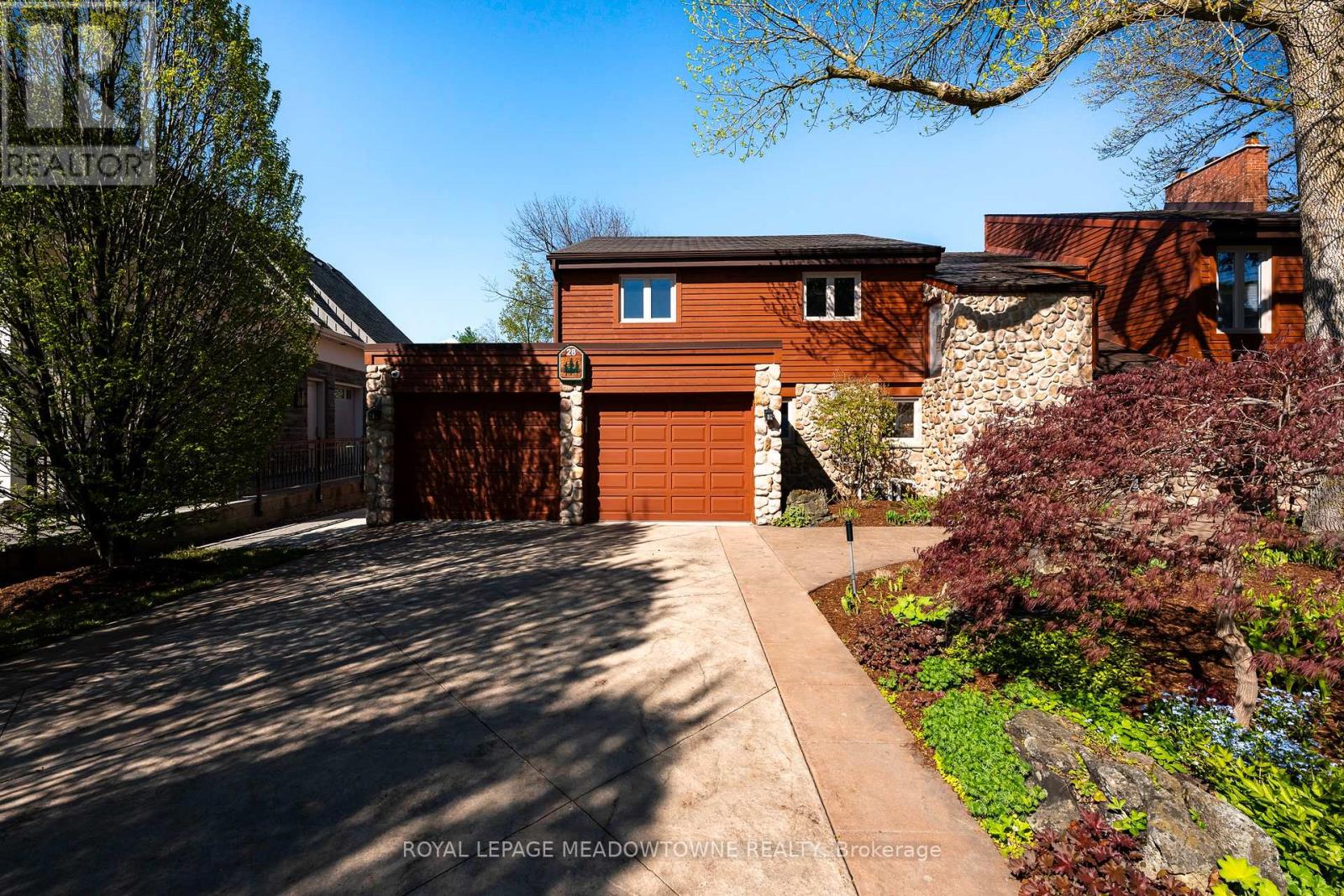 Property at 28 PINE TREE CRESCENT image 2