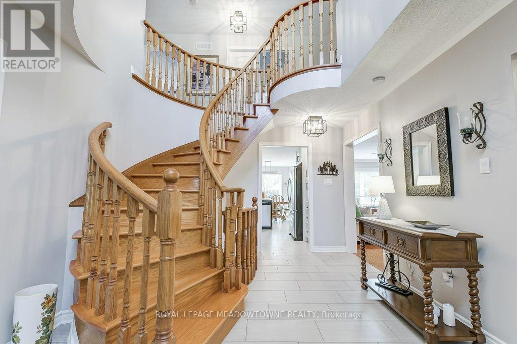 Property at 43 SAMUEL CRESCENT image 3