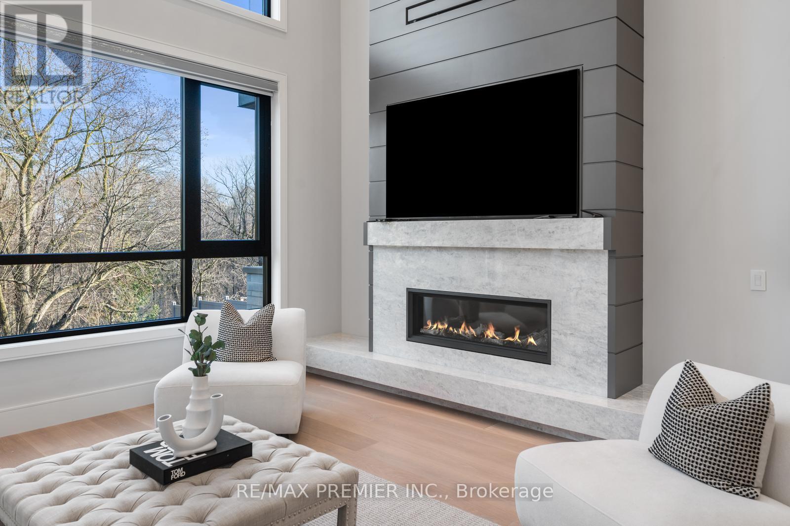 33 Cornelius Parkway, Toronto, Ontario  M6L 2K2 - Photo 10 - W12228001