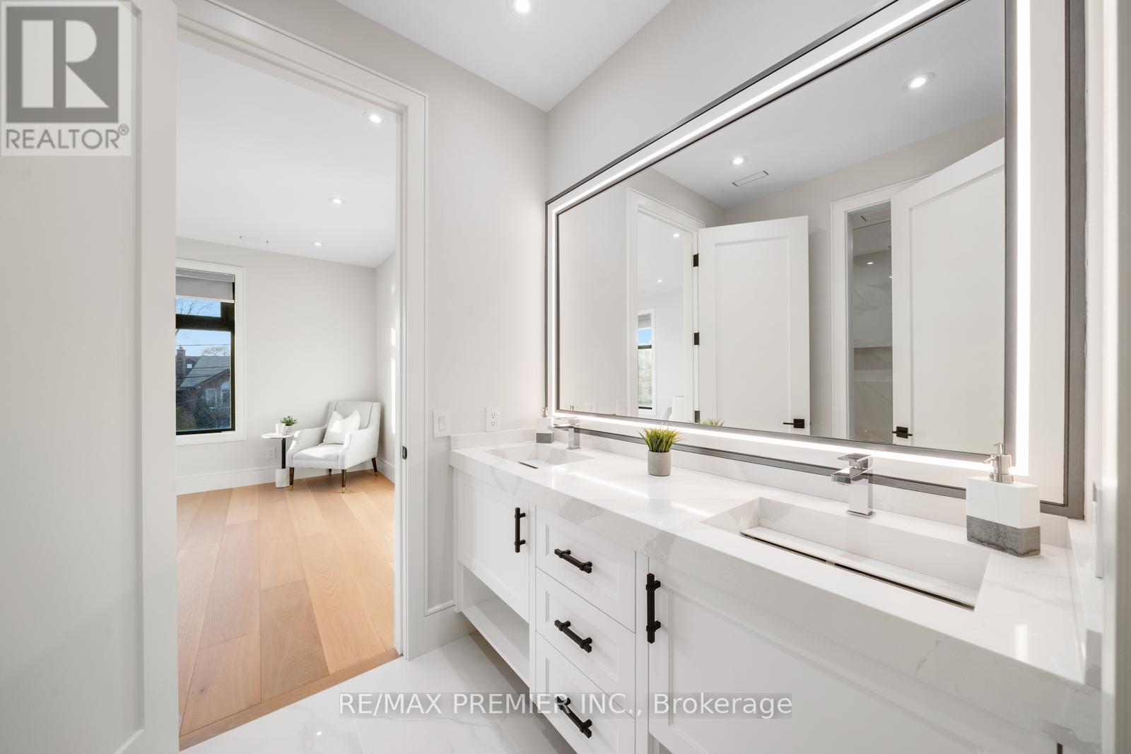 33 Cornelius Parkway, Toronto, Ontario  M6L 2K2 - Photo 33 - W12228001