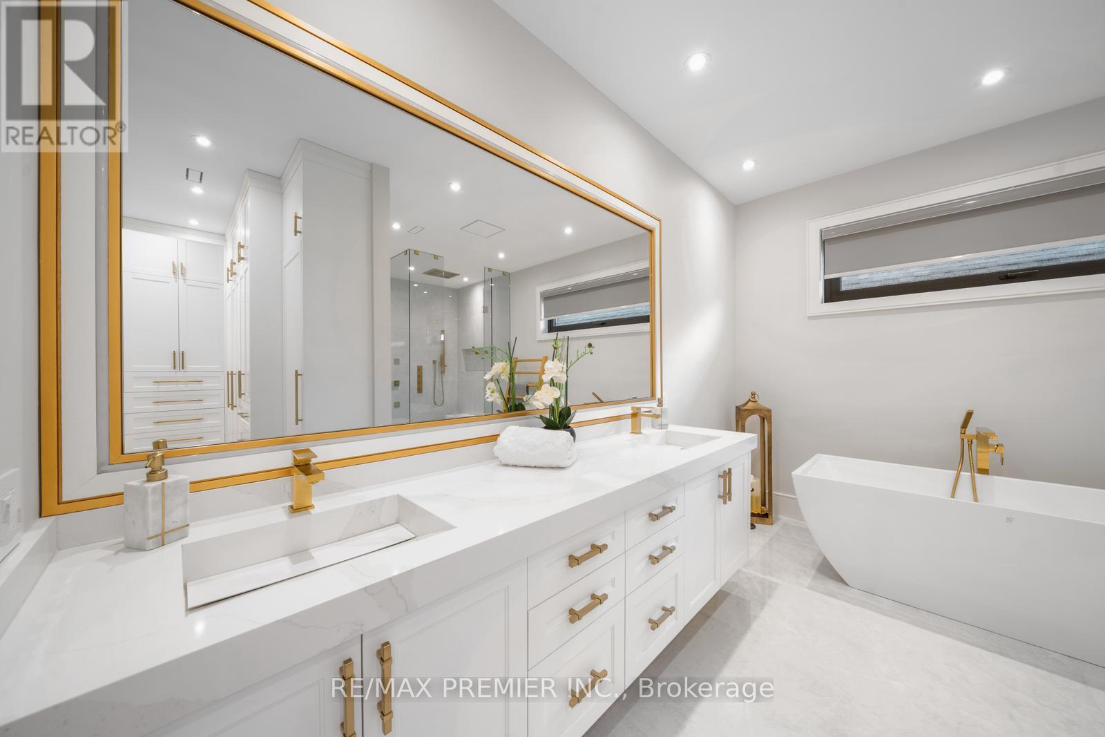 33 Cornelius Parkway, Toronto, Ontario  M6L 2K2 - Photo 30 - W12228001