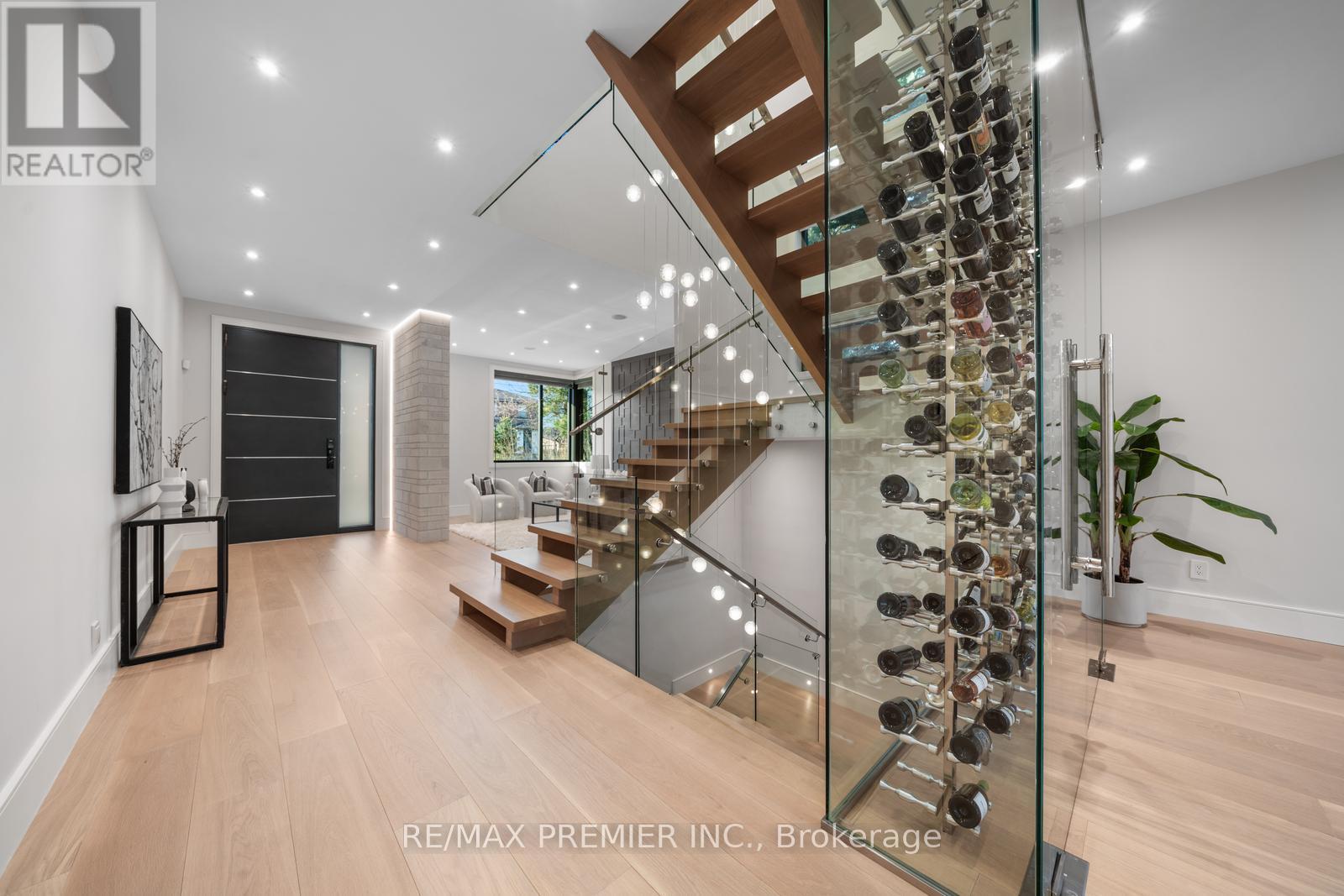 33 Cornelius Parkway, Toronto, Ontario  M6L 2K2 - Photo 7 - W12228001