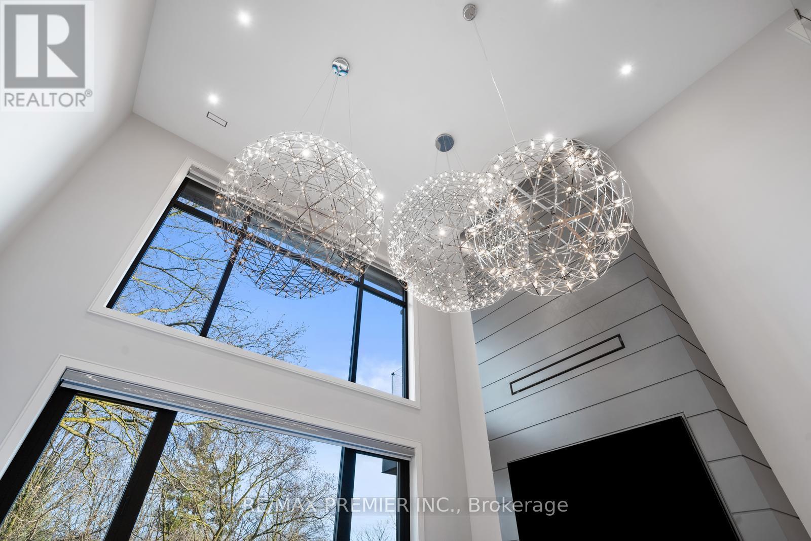 33 Cornelius Parkway, Toronto, Ontario  M6L 2K2 - Photo 11 - W12228001