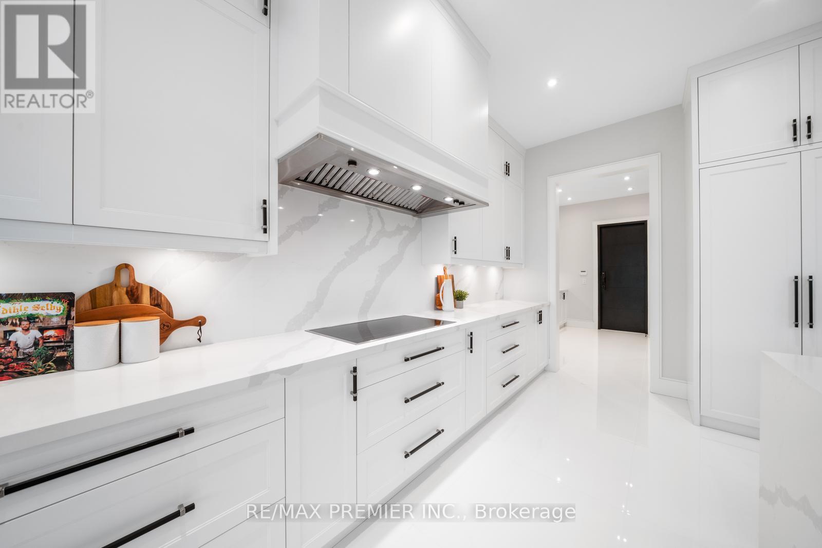 33 Cornelius Parkway, Toronto, Ontario  M6L 2K2 - Photo 19 - W12228001