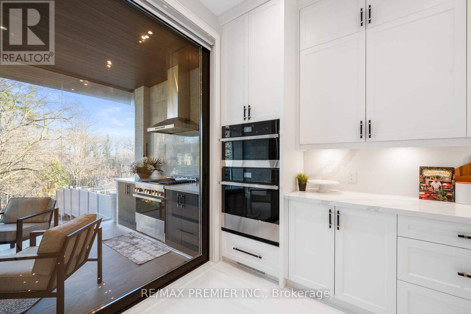 33 Cornelius Parkway, Toronto, Ontario  M6L 2K2 - Photo 16 - W12228001