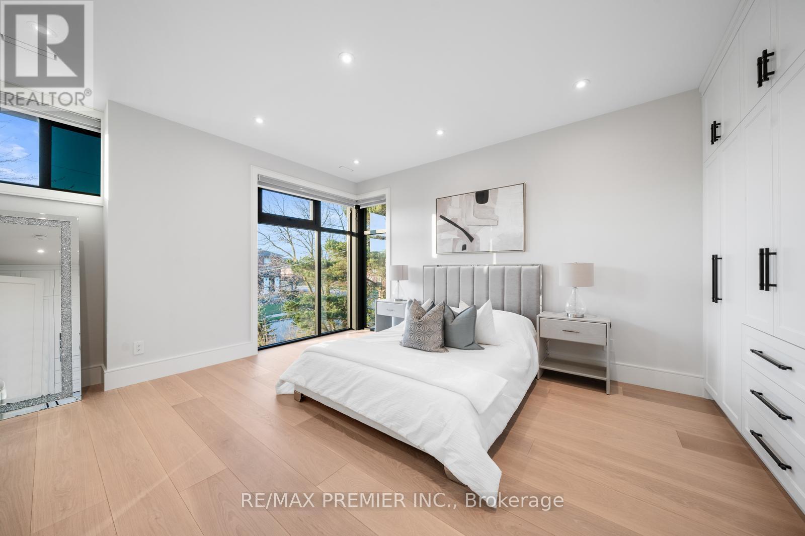 33 Cornelius Parkway, Toronto, Ontario  M6L 2K2 - Photo 35 - W12228001