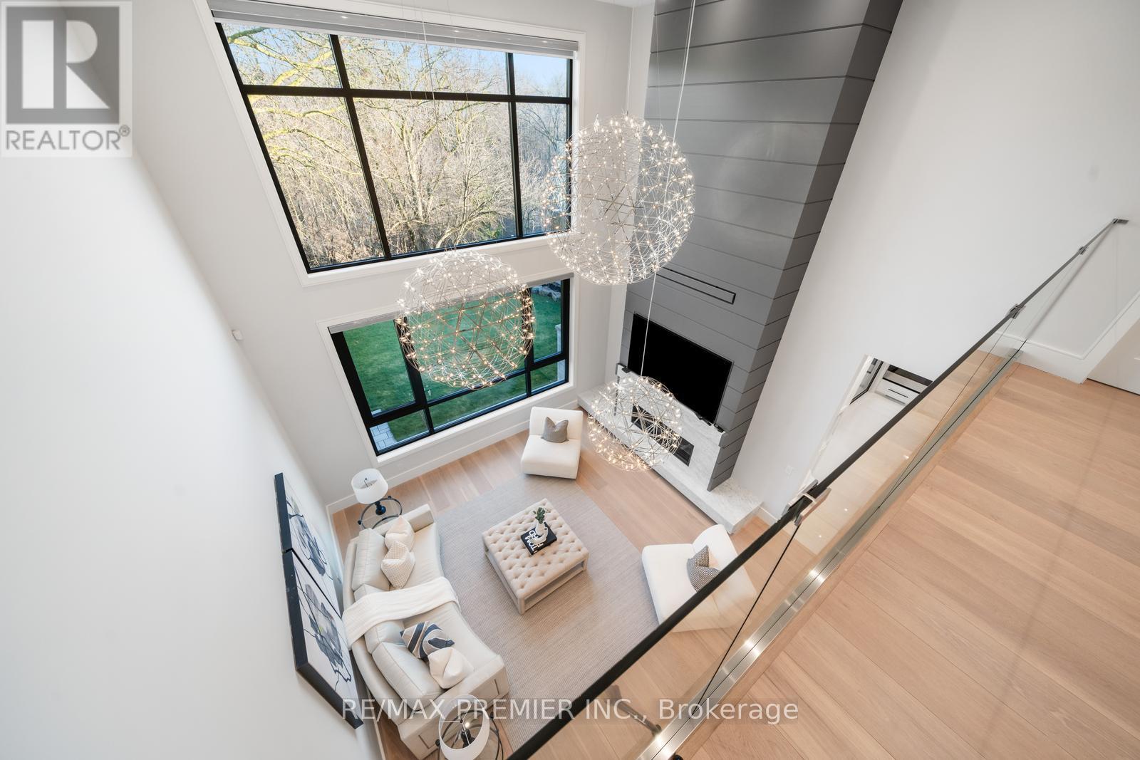 33 Cornelius Parkway, Toronto, Ontario  M6L 2K2 - Photo 12 - W12228001