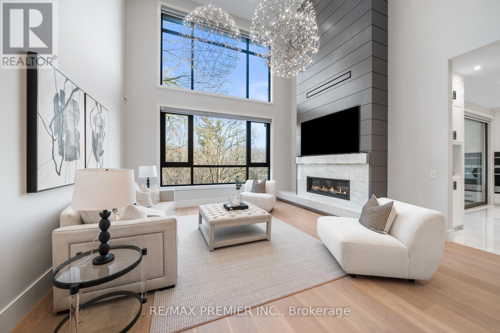 33 Cornelius Parkway, Toronto, Ontario  M6L 2K2 - Photo 9 - W12228001