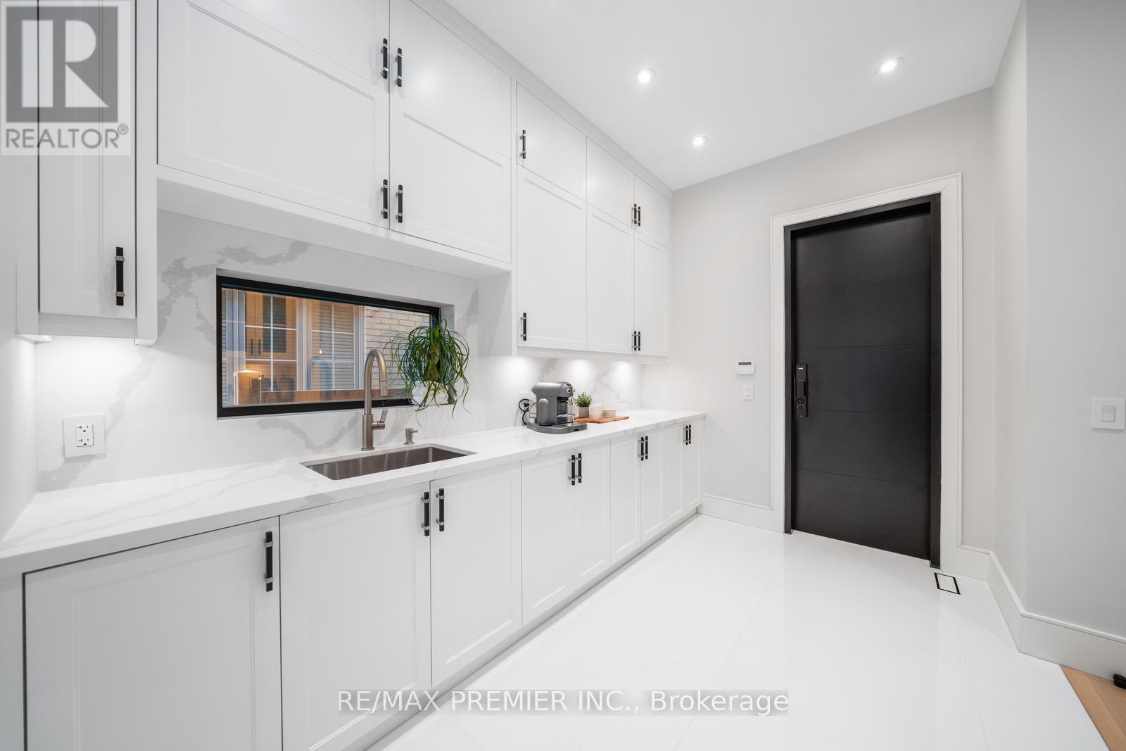 33 Cornelius Parkway, Toronto, Ontario  M6L 2K2 - Photo 20 - W12228001