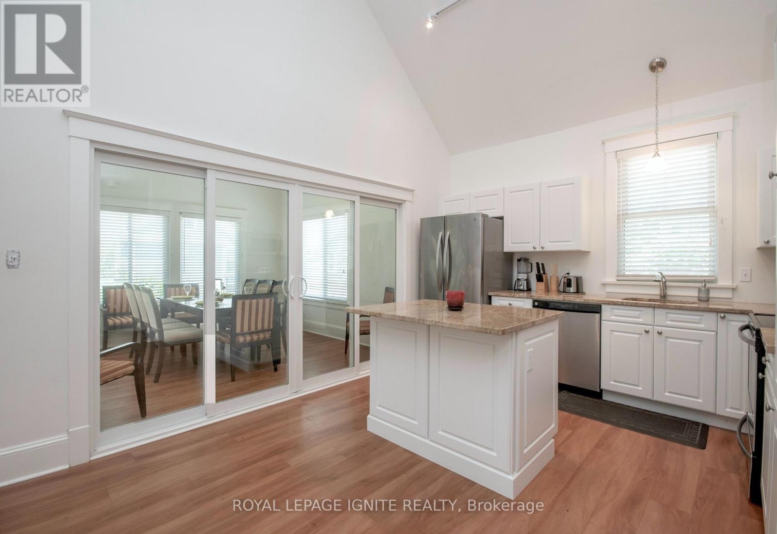 208 - 19 Summer Village Lane, Prince Edward County (Athol), Ontario  K0K 1P0 - Photo 11 - X12219067
