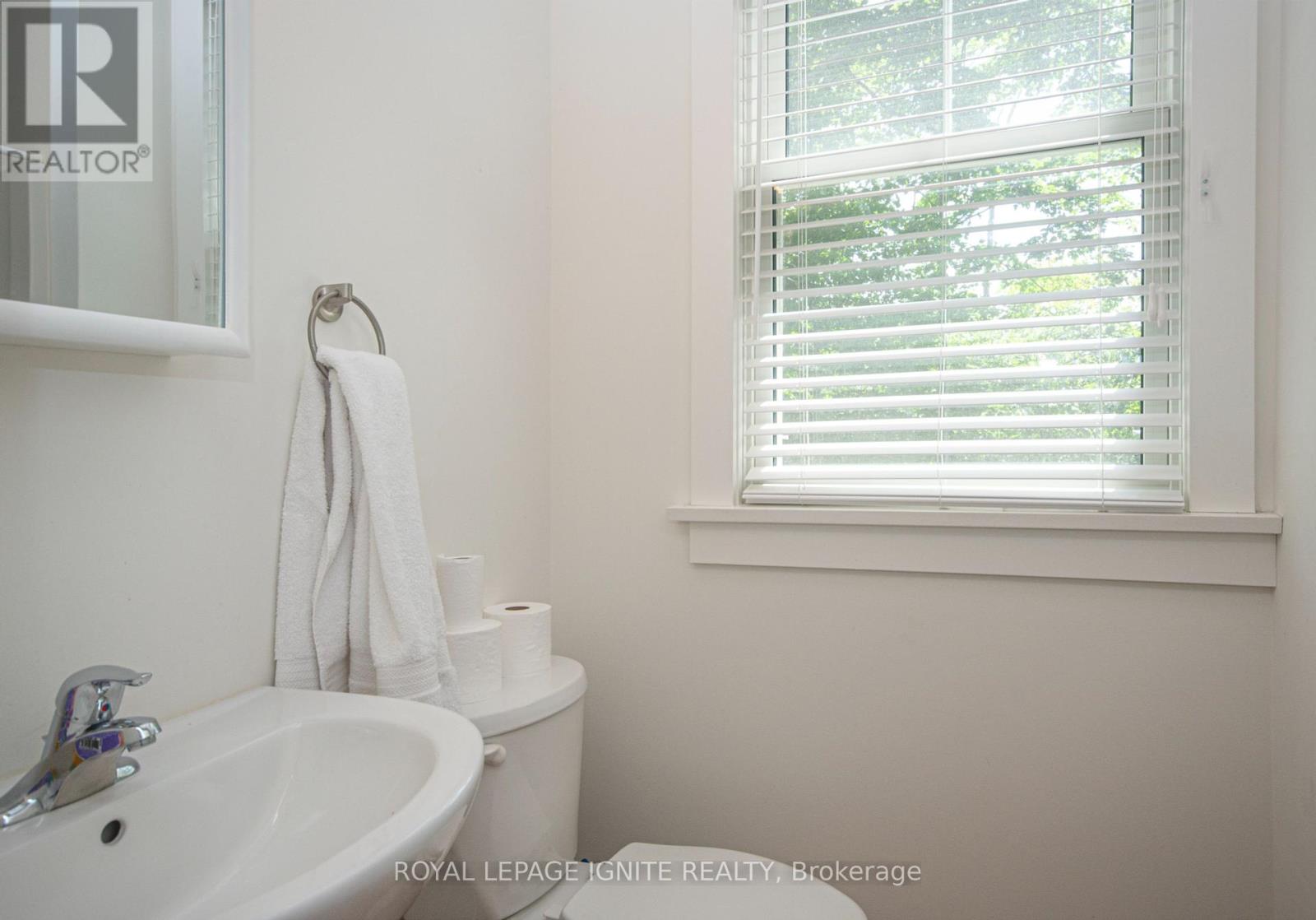 208 - 19 Summer Village Lane, Prince Edward County (Athol), Ontario  K0K 1P0 - Photo 16 - X12219067