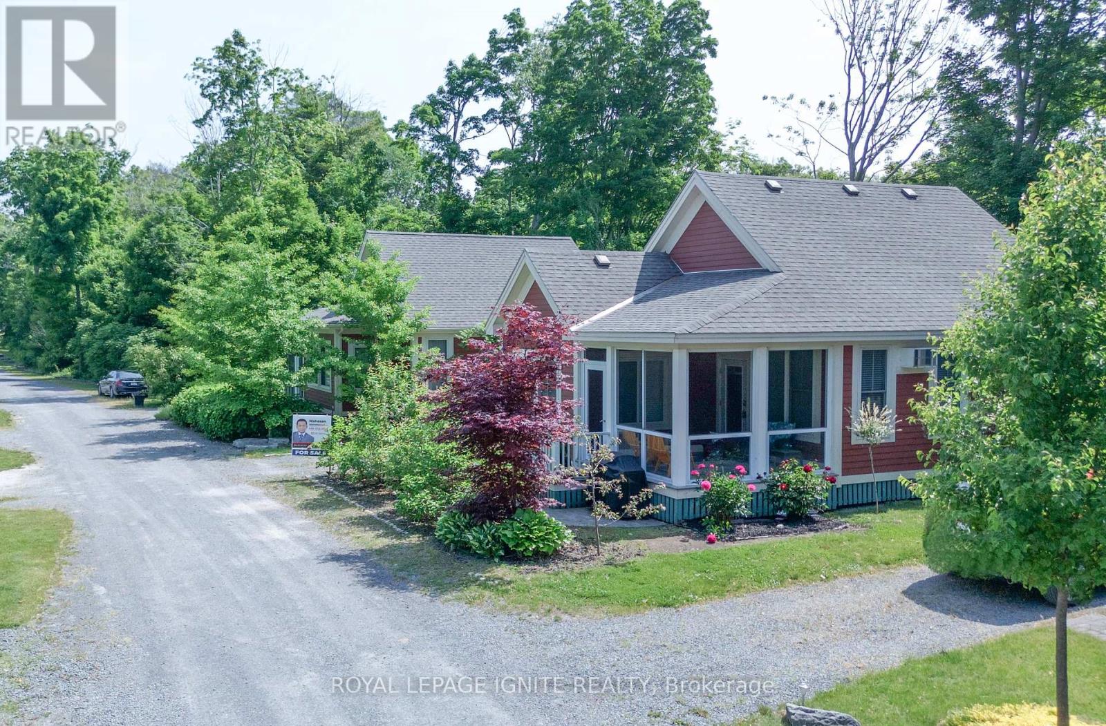 208 - 19 Summer Village Lane, Prince Edward County (Athol), Ontario  K0K 1P0 - Photo 37 - X12219067
