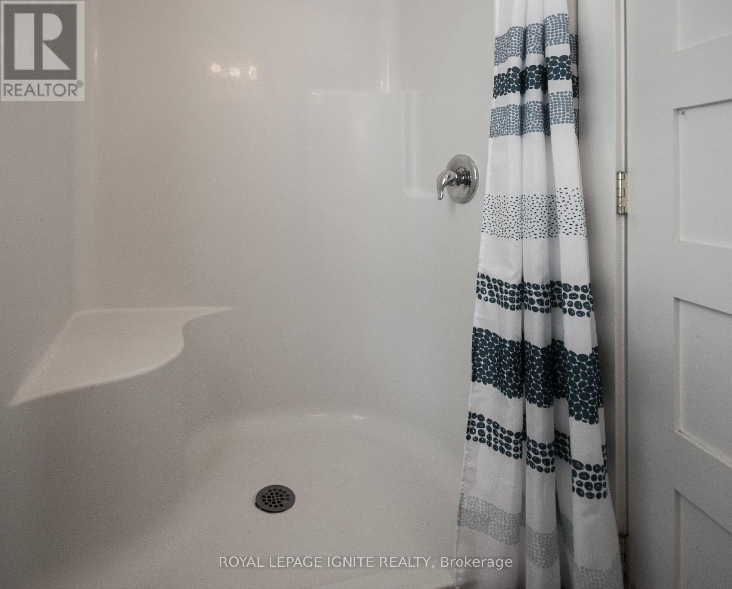 208 - 19 Summer Village Lane, Prince Edward County (Athol), Ontario  K0K 1P0 - Photo 24 - X12219067