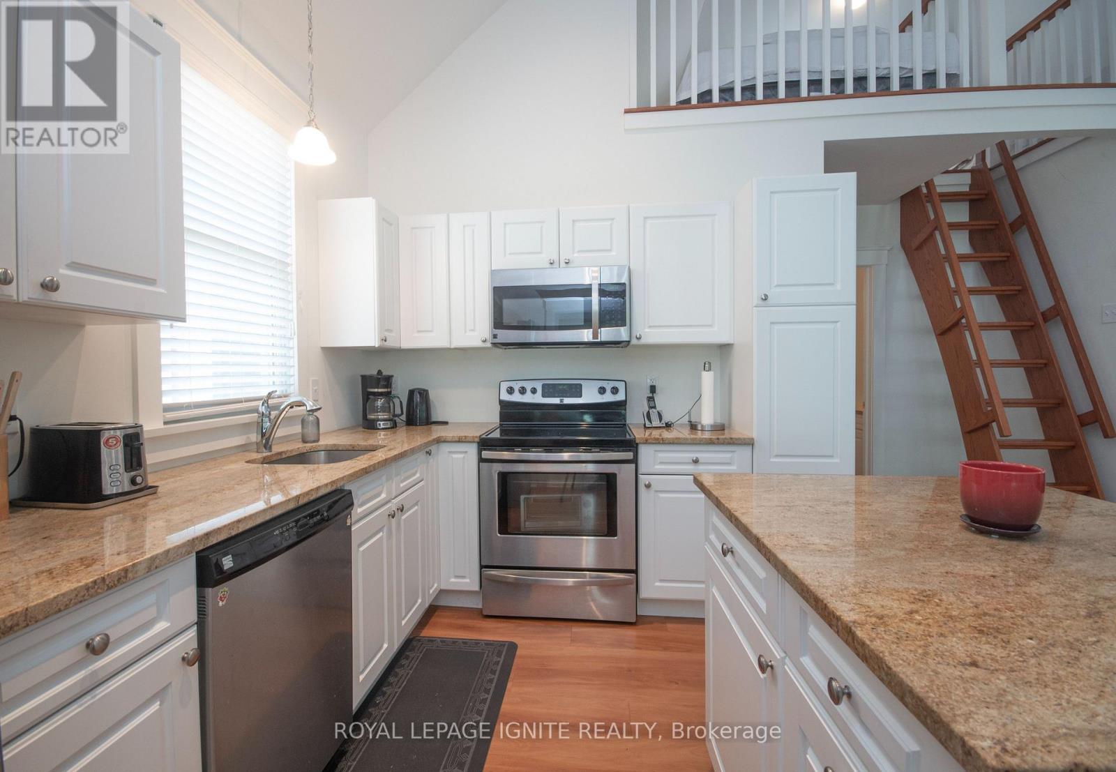 208 - 19 Summer Village Lane, Prince Edward County (Athol), Ontario  K0K 1P0 - Photo 25 - X12219067