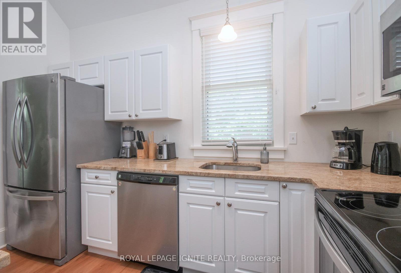 208 - 19 Summer Village Lane, Prince Edward County (Athol), Ontario  K0K 1P0 - Photo 8 - X12219067