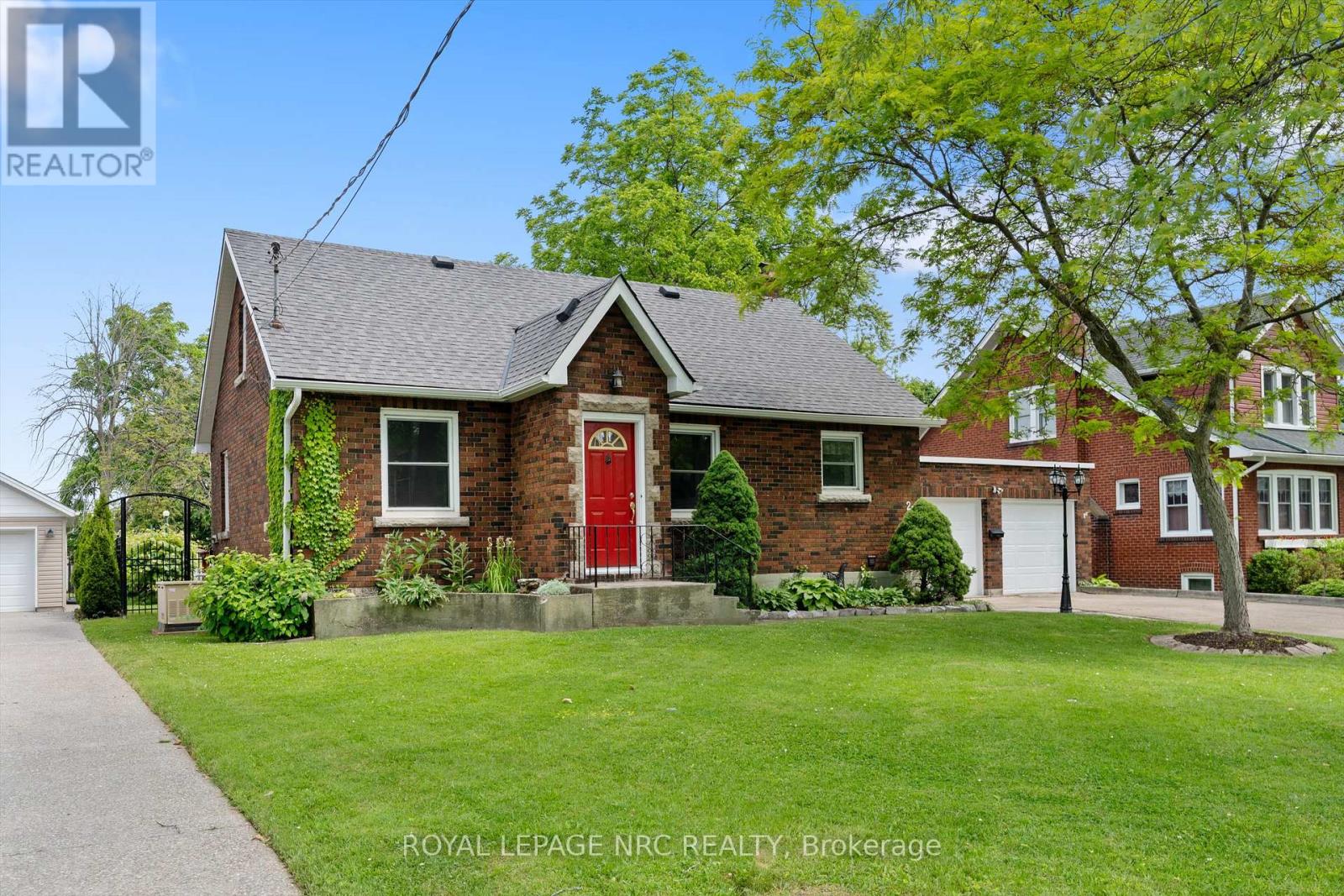 236 Highland Avenue, Fort Erie (Central), Ontario  L2A 2X7 - Photo 2 - X12228607