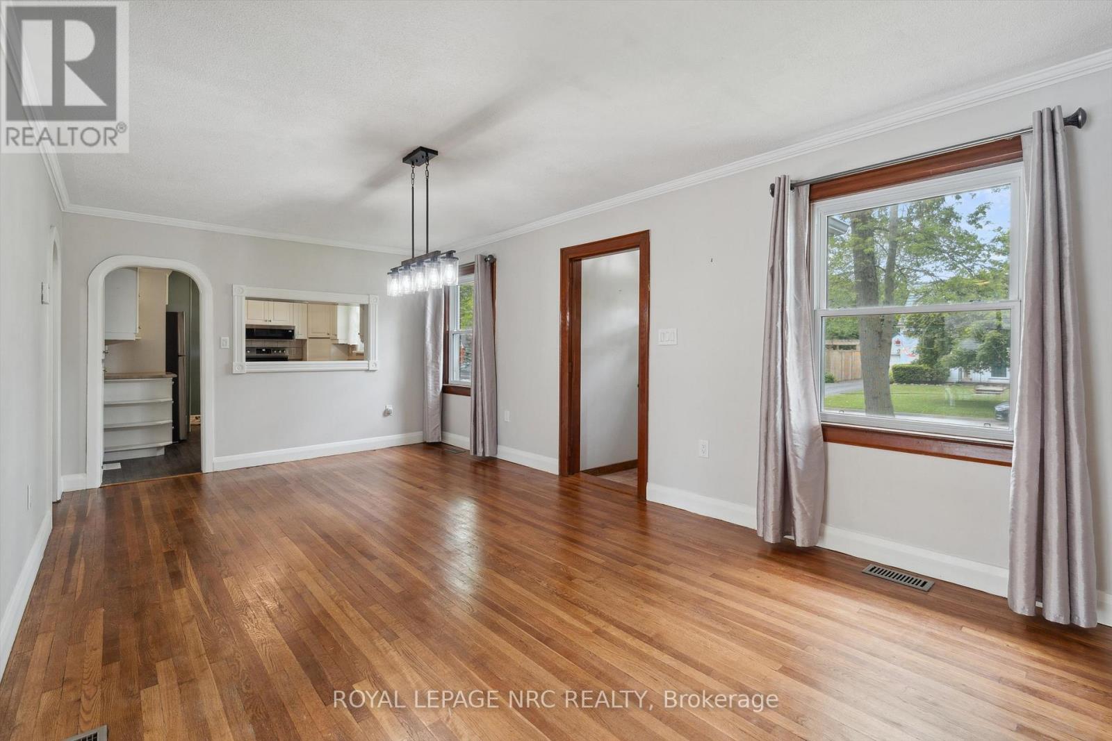 236 Highland Avenue, Fort Erie, Ontario  L2A 2X7 - Photo 6 - X12228607