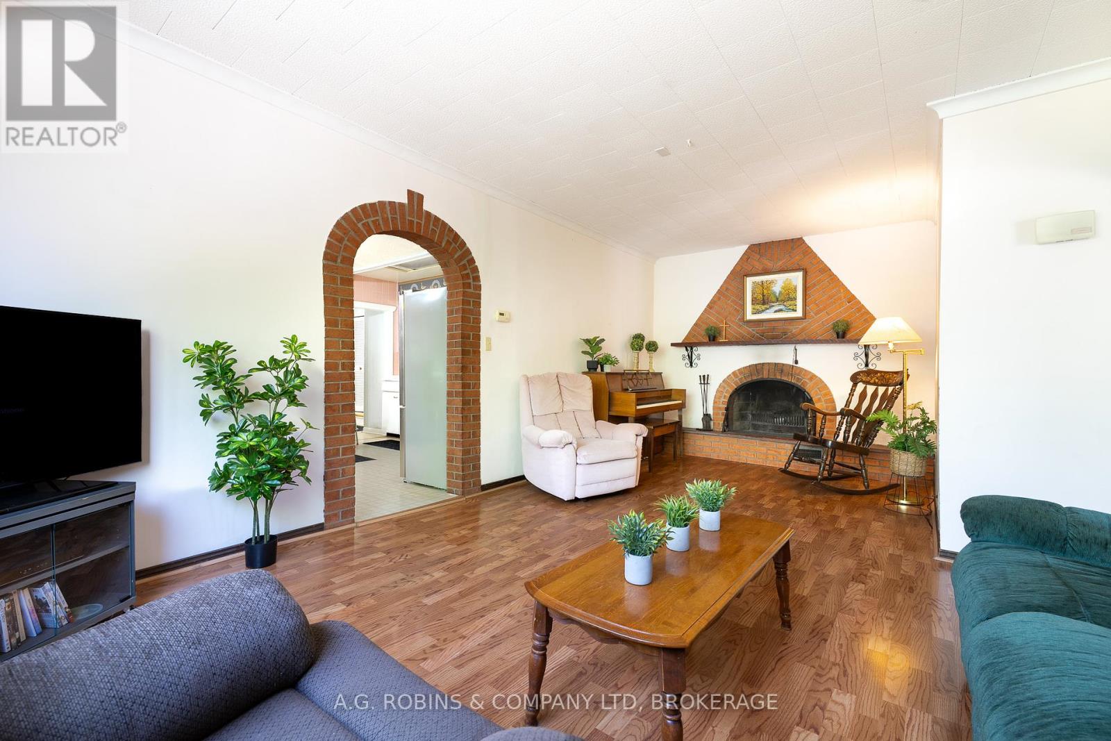 Property at 52 CHARLES STREET image 3