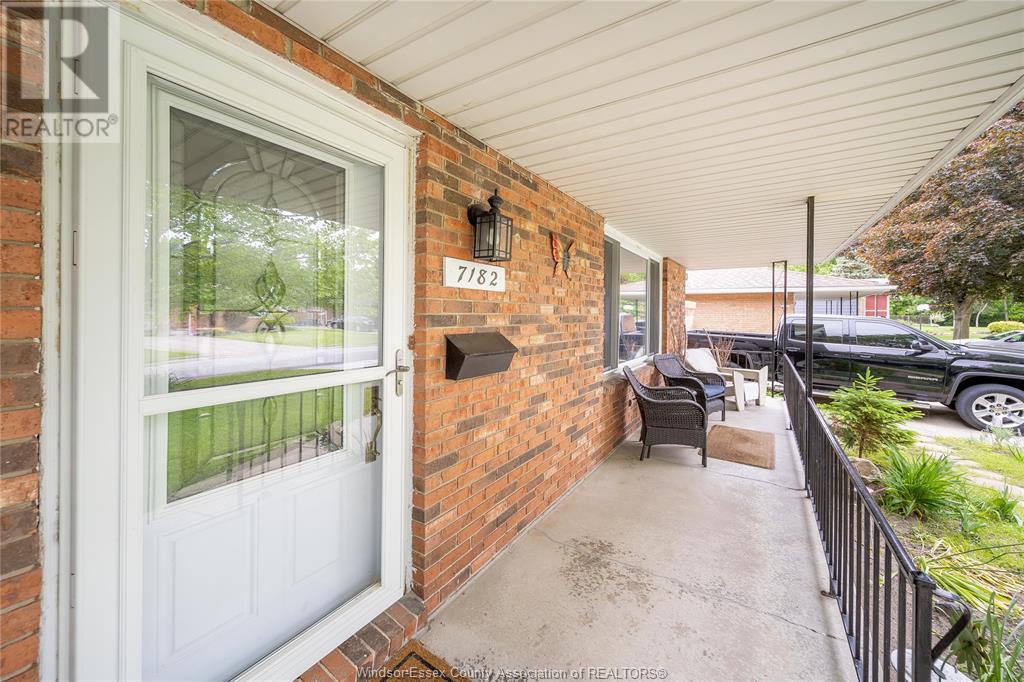 7182 Isabelle Court, Windsor, Ontario  N8S 4J7 - Photo 3 - 25015396