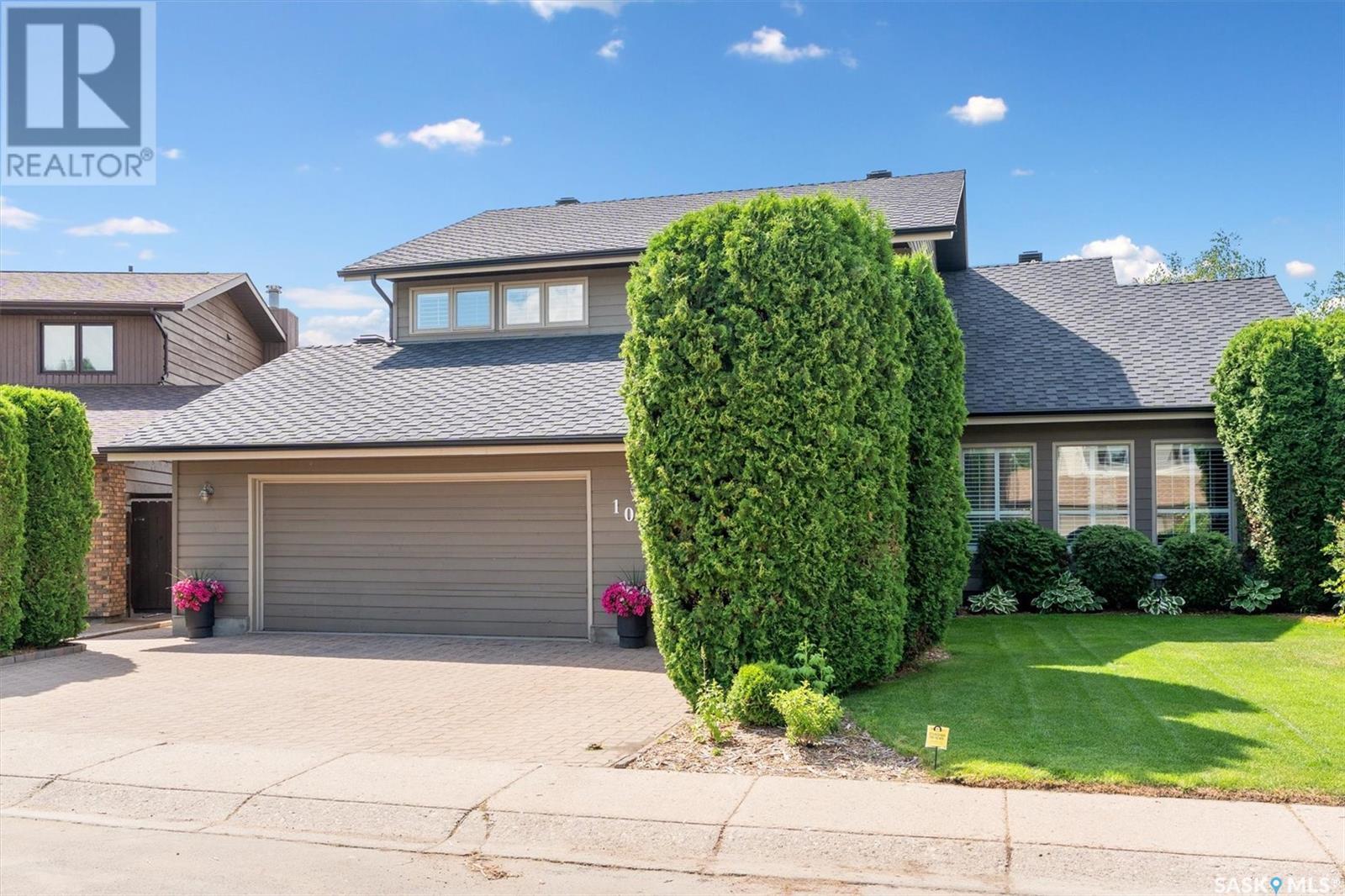 Property at 1011 Emerald CRESCENT image 1