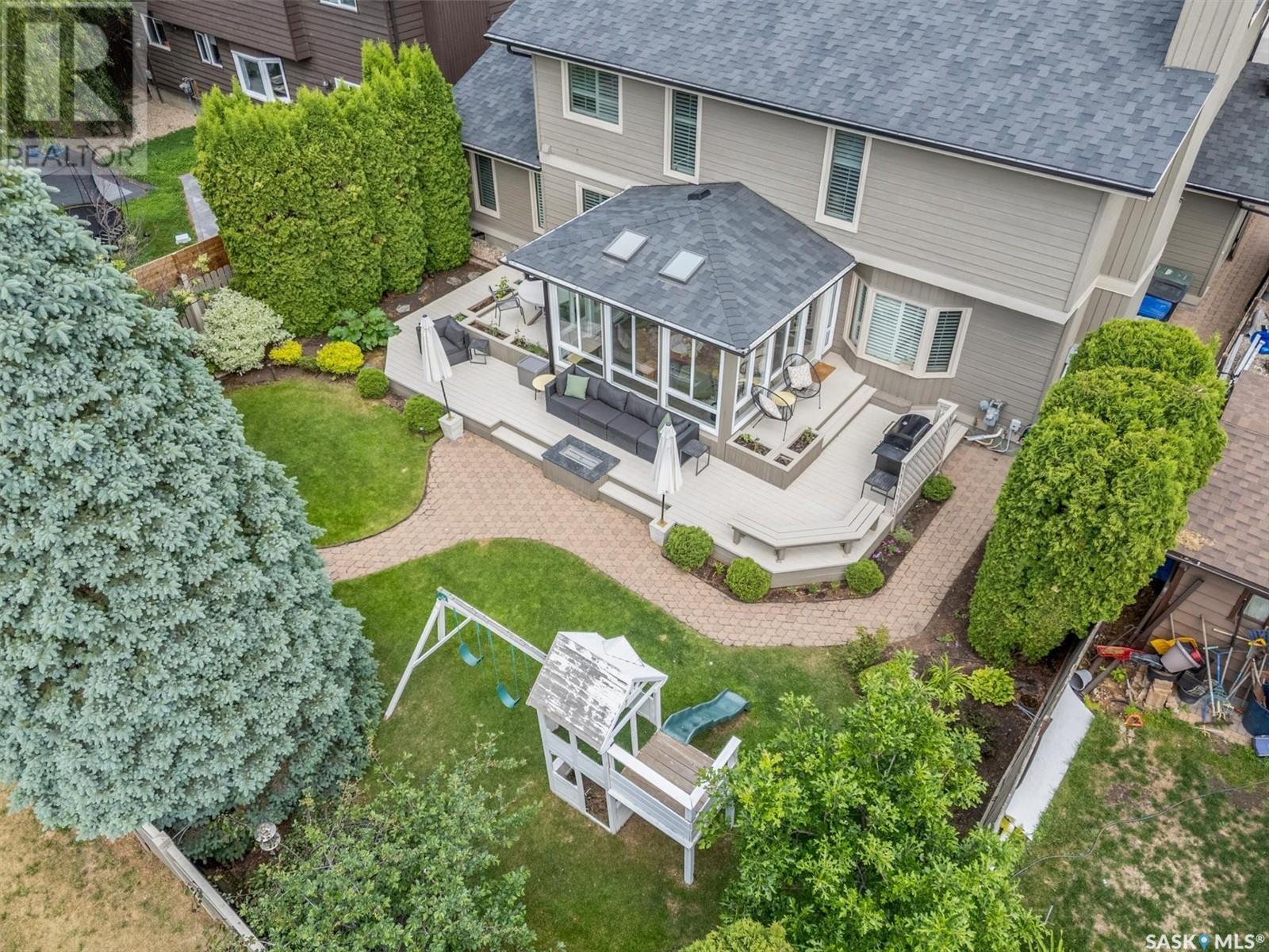 Property at 1011 Emerald CRESCENT image 2
