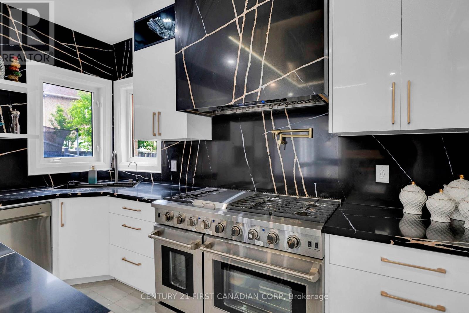 4 Freshspring Drive, Brampton (Sandringham-Wellington), Ontario  L6R 3H6 - Photo 17 - W12228854