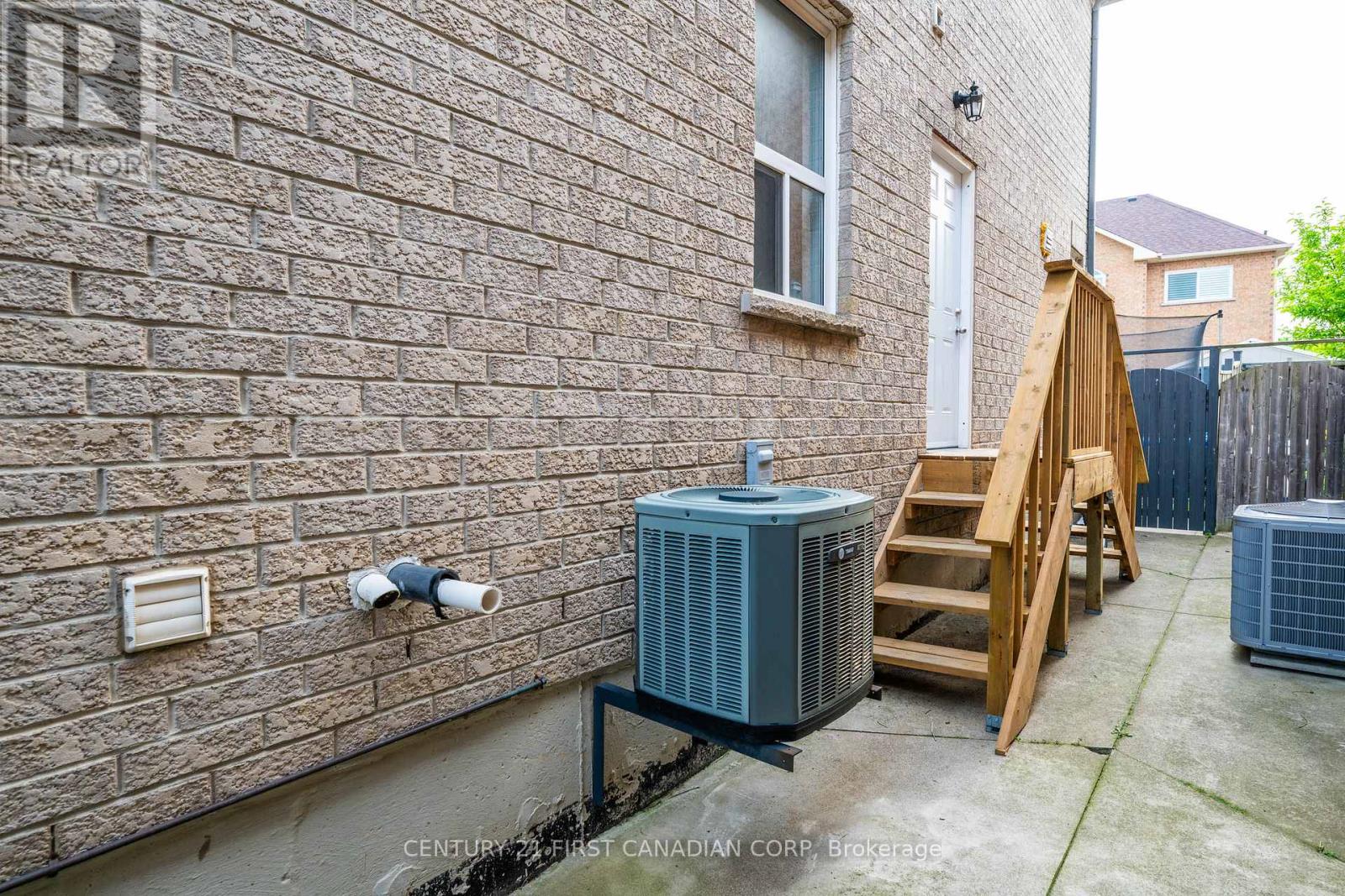 4 Freshspring Drive, Brampton (Sandringham-Wellington), Ontario  L6R 3H6 - Photo 49 - W12228854