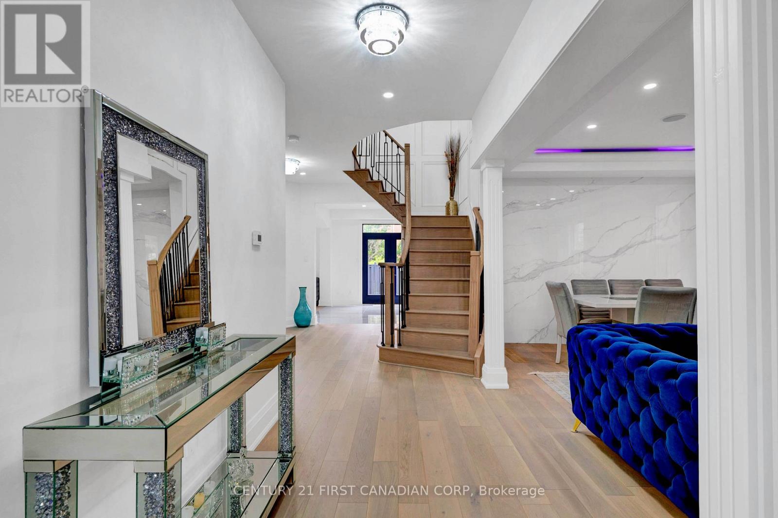 4 Freshspring Drive, Brampton (Sandringham-Wellington), Ontario  L6R 3H6 - Photo 8 - W12228854