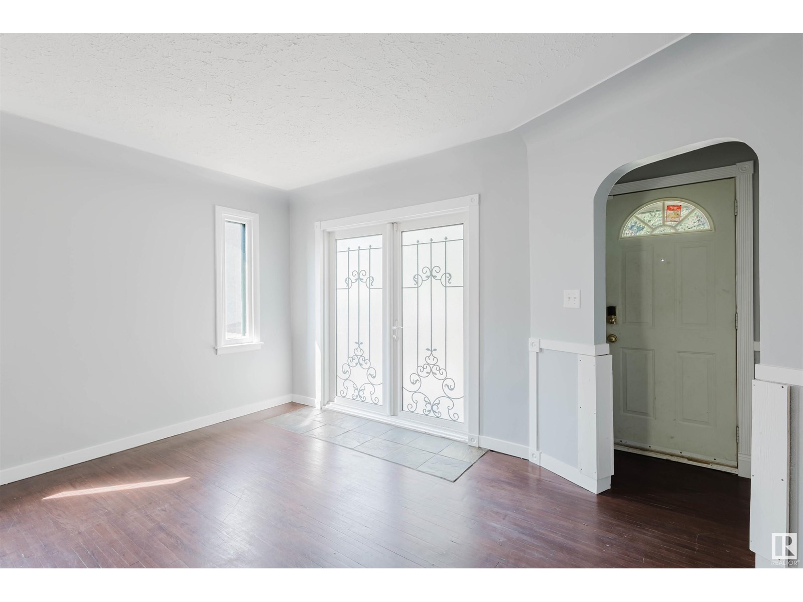 Property at 9731 162 ST NW image 3