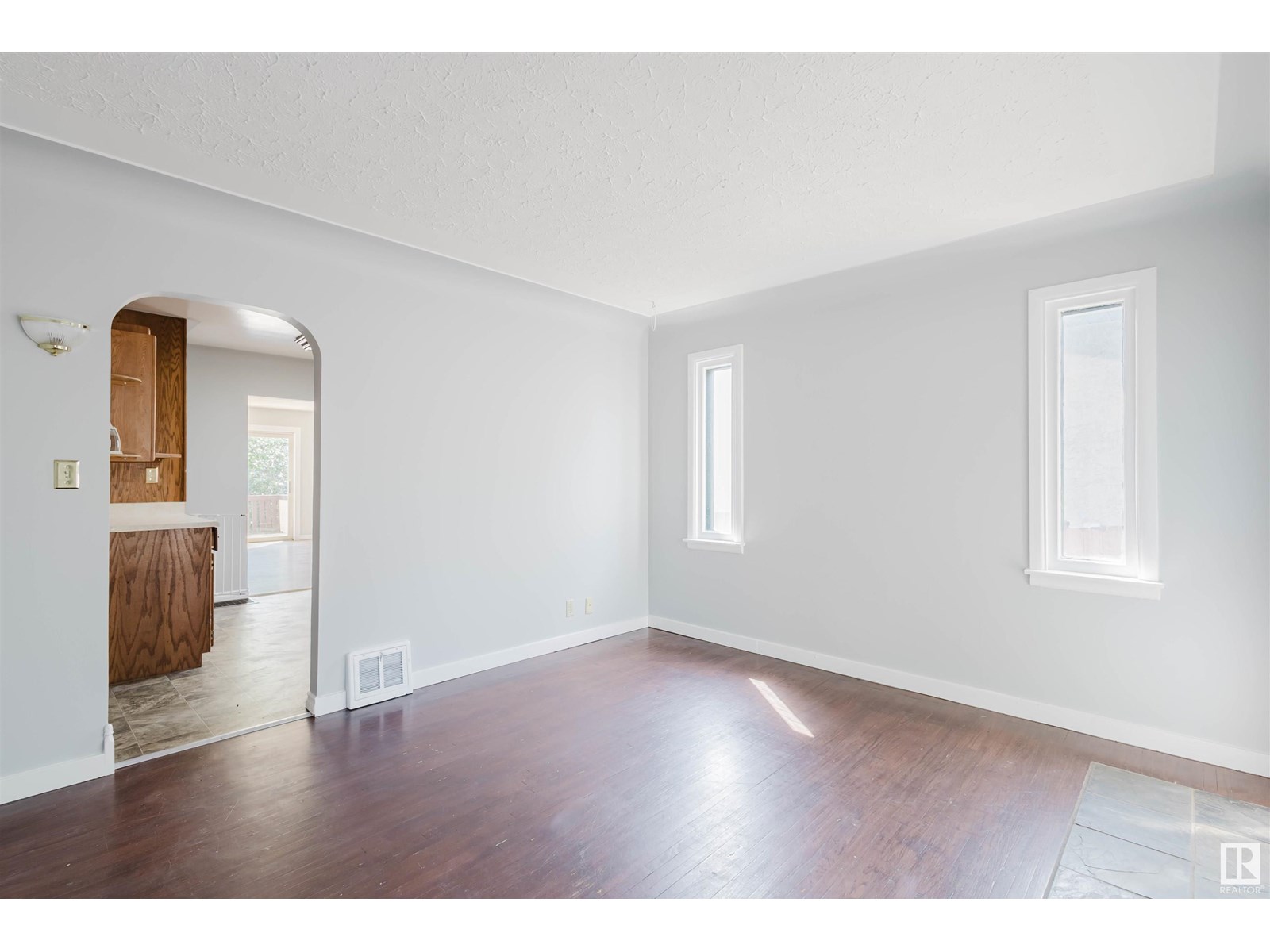 Property at 9731 162 ST NW image 4