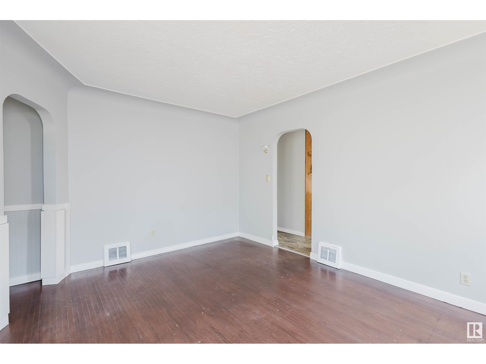 Property at 9731 162 ST NW image 5