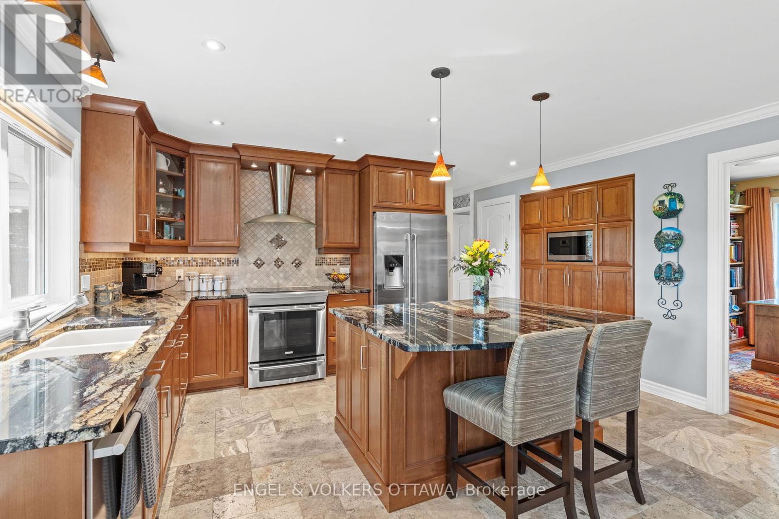 24 Doris Avenue, Ottawa, Ontario  K1T 3W8 - Photo 13 - X12228876