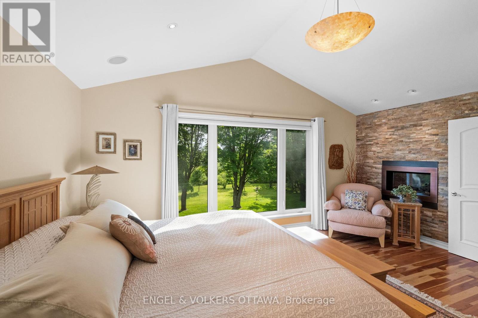 24 Doris Avenue, Ottawa, Ontario  K1T 3W8 - Photo 20 - X12228876