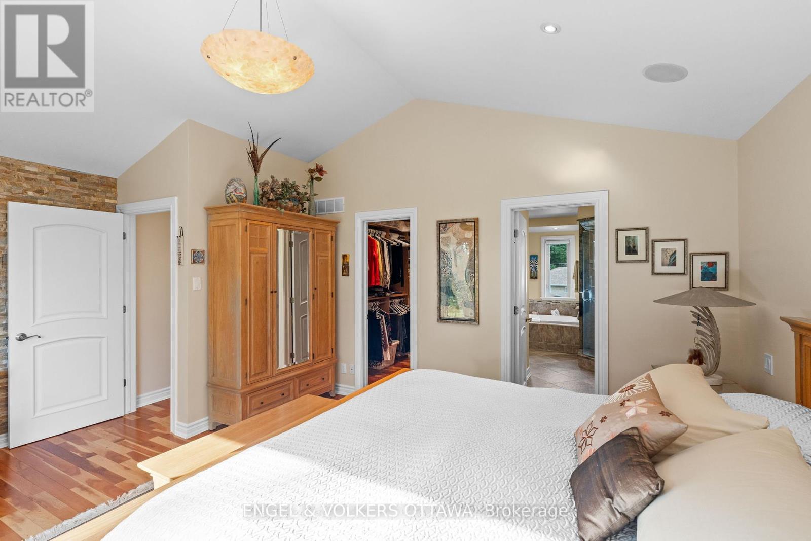 24 Doris Avenue, Ottawa, Ontario  K1T 3W8 - Photo 22 - X12228876