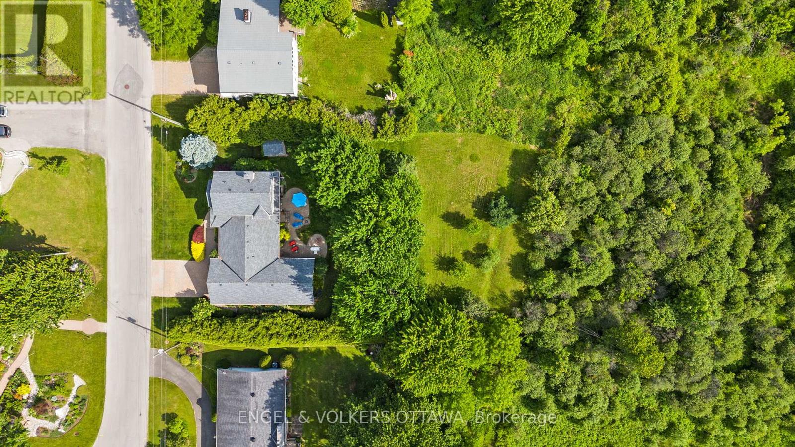 24 Doris Avenue, Ottawa, Ontario  K1T 3W8 - Photo 44 - X12228876