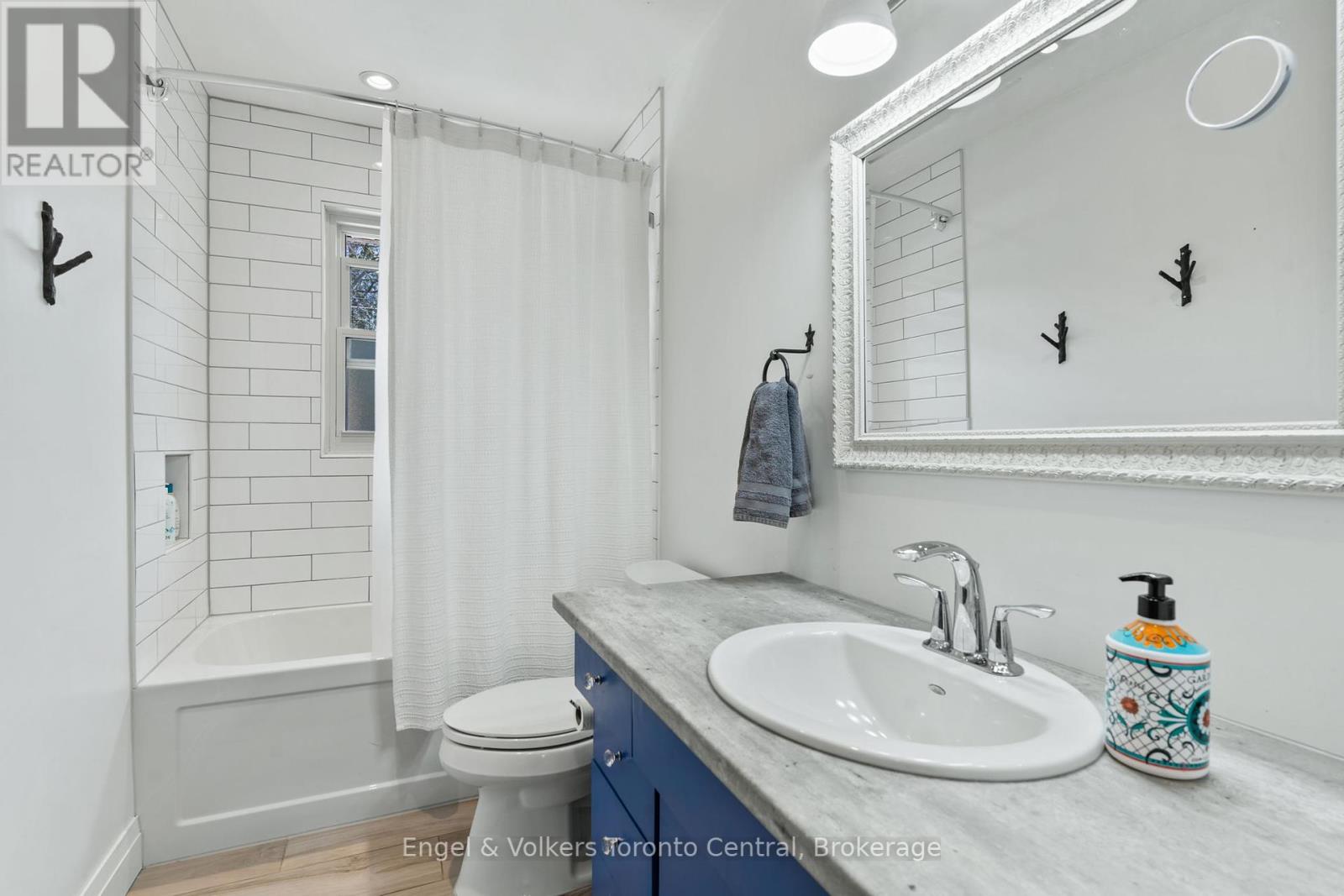 583 6th Street W, Owen Sound, Ontario  N4K 3L2 - Photo 17 - X12118265