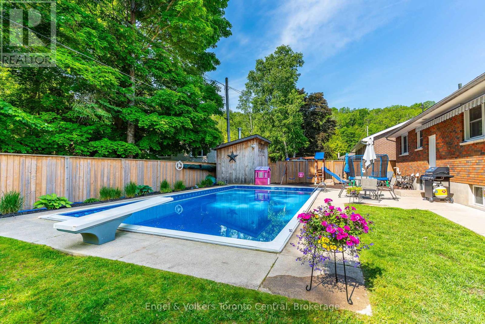 583 6th Street W, Owen Sound, Ontario  N4K 3L2 - Photo 3 - X12118265