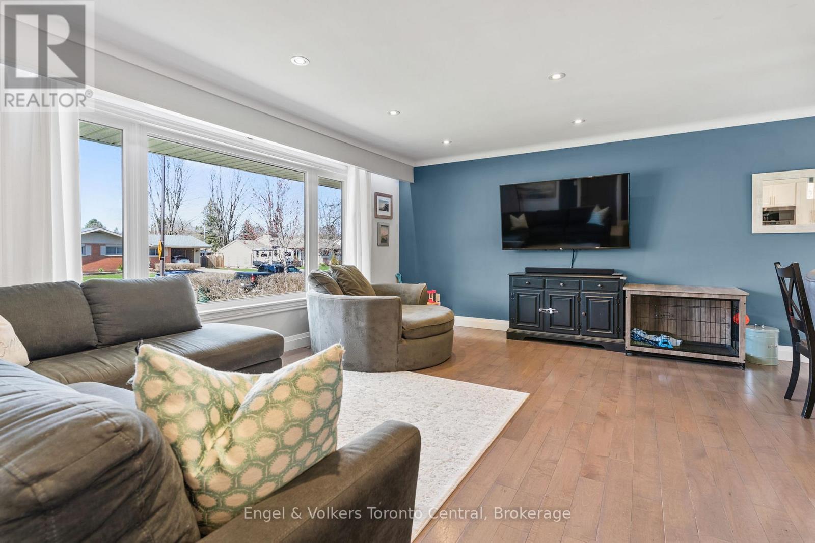 583 6th Street W, Owen Sound, Ontario  N4K 3L2 - Photo 7 - X12118265