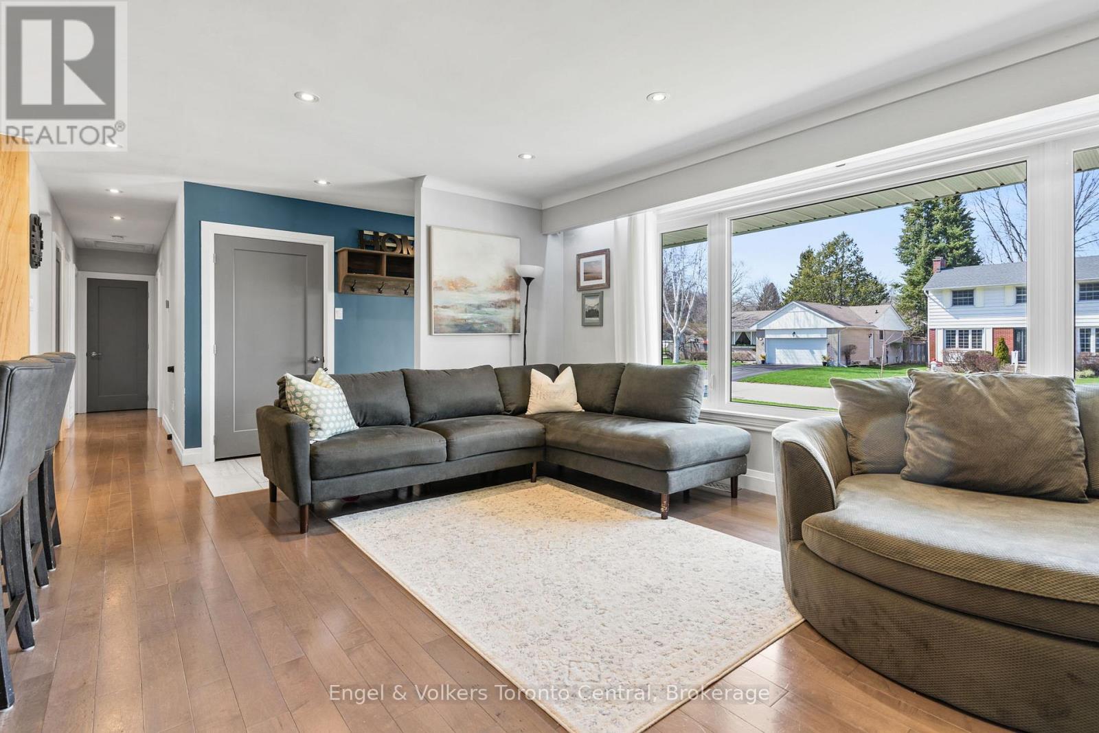 583 6th Street W, Owen Sound, Ontario  N4K 3L2 - Photo 9 - X12118265
