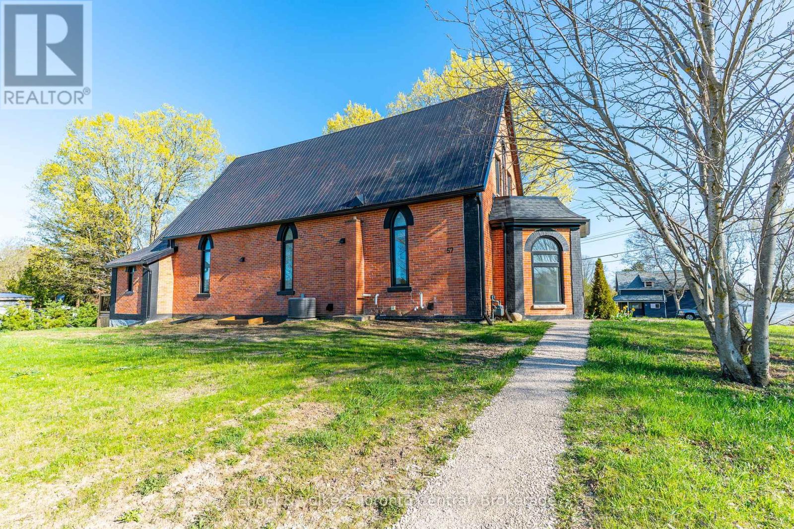 57 Crawford Street, Chatsworth, Ontario  N0H 1G0 - Photo 2 - X12149351